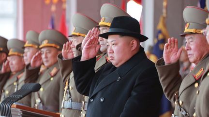 Kim Jong-un, à Pyongyang (Corée du Nord), lors d'une cérémonie militaire le 9 février 2018. (KCNA KCNA / REUTERS)