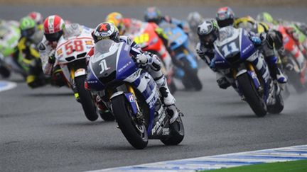 Lorenzo (Yamaha) prend le meilleur départ sous la pluie (PIERRE-PHILIPPE MARCOU / AFP)