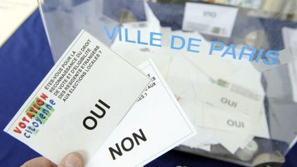 "Votation citoyenne" pour ou contre le droit de vote des étrangers aux élections locales (23 mai 2011) (AFP)