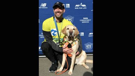 Pour la première fois, un non-voyant court le semi-marathon de New York ! (Cr&eacute;dits Photo : &copy; Facebook / Guiding Eyes for the Blinds)