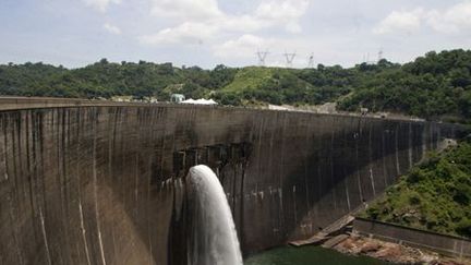 Le barrage de Kariba sur le fleuve Zambèze, à la frontière entre la Zambie et le Zimbabwe, le 20 février 2015 (ZFP - Jekesai Njikizana)