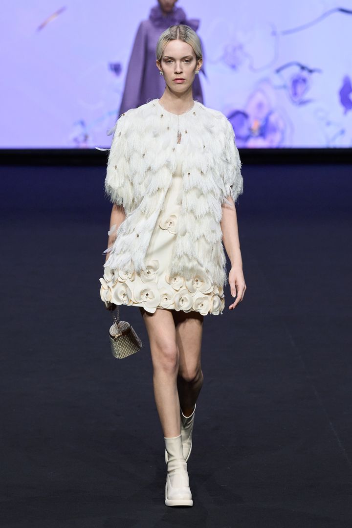 Défilé La Koradior automne-hiver 2024-25 lors du Shenzhen Futian Fashion Day à la Paris Fashion Week féminine, en France, le 26 février 2024. (ISIDORE MONTAG / GORUNWAY.COM)