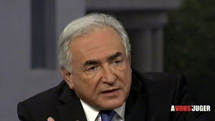 Dominique Strauss-Kahn sur le plateau d'"A vous de juger" le 20 mai 2010 (France 2)