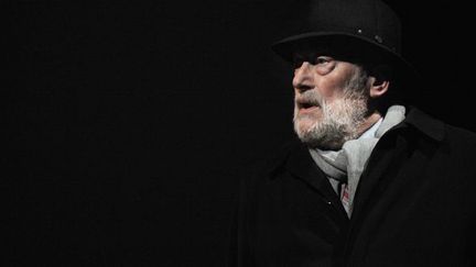 Michel Duchaussoy sur la scène du Théâtre de l&#039;Oeuvre, à Paris (16/01/2010)
 (AFP / Bertrand Langlois)