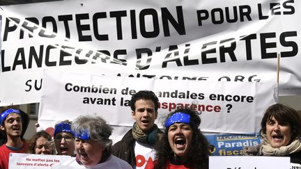 Une manifestation en faveur de la protection des lanceurs d'alerte à Luxembourg le 26 avril 2016 (illustration)&nbsp;&nbsp;&nbsp;. (JOHN THYS / AFP)