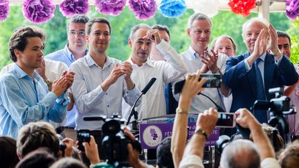 Les fondateurs de la Droite forte, Geoffroy Didier et Guillaume Peltier, le pr&eacute;sident de l'UMP, Jean-Fran&ccedil;ois Cop&eacute;, le d&eacute;put&eacute; Bruno Le Maire et le d&eacute;put&eacute; europ&eacute;en Brice Hortefeux, le 6 juillet 2013 &agrave; la F&ecirc;te de la violette, &agrave; La Fert&eacute;-Imbault (Loir-et-Cher). (MAXPPP)