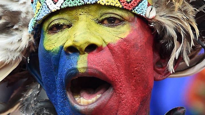 Un supporter de la Guin&eacute;e &eacute;quatoriale lors du match de son &eacute;quipe face &agrave; la Tunisie, le 31 janvier 2015, &agrave; Bata (Guin&eacute;e &eacute;quatoriale). (CARL DE SOUZA / AFP)