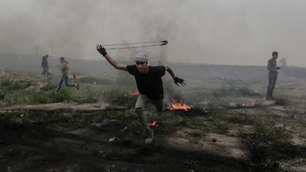 Des Palestiniens de la bande de Gaza se sont rendus près de la frontière avec Israël, le 30 mars 2019. (MOHAMMED TALATENE / DPA / AFP)