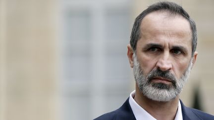 Le chef de l'opposition syrienne, Ahmed Moaz al-Khatib, lors d'une conf&eacute;rence de presse &agrave; l'Elys&eacute;e, &agrave; Paris, le 17 novembre 2012. (KENZO TRIBOUILLARD / AFP)