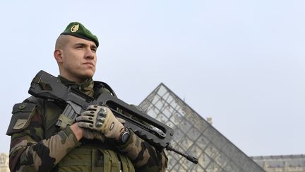 Faut-il rétablir le service militaire?