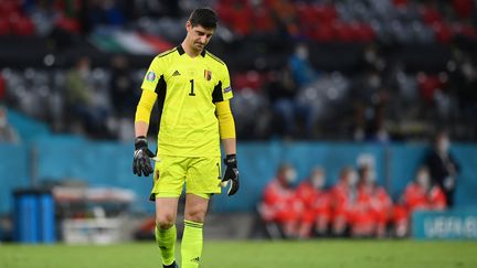 Le gardien de la Belgique, Thibaut Courtois, s'est incliné par trois fois contre la France le 7 octobre 2021 en demi-finale de Ligue des nations. (MATTHIAS HANGST / AFP)