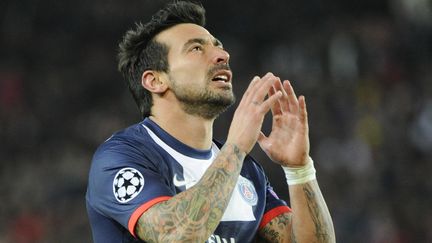 Ezequiel Lavezzi, le 5 novembre 2013, lors d'un match contre le RSC Anderlecht, au Parc des Princes, &agrave; Paris. (JEAN MARIE HERVIO / AFP)