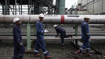 Employés de Shell Pétroleum, à Port Harcourt, au sud du Nigeria, premier pays producteur de pétrole et de gaz du continent africain, le 29 septembre 2015. (FLORIAN PLAUCHEUR / AFP)