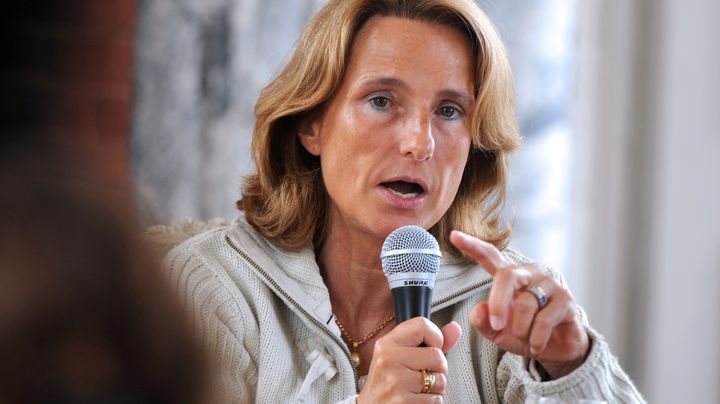 La porte-parole du Printemps fran&ccedil;ais, B&eacute;atrice Bourges, s'exprime lors d'une universit&eacute; d'&eacute;t&eacute; au ch&acirc;teau de Ligni&egrave;res (Cher), le 26 ao&ucirc;t 2013. (JEAN-FRANCOIS MONIER / AFP)