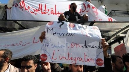 Manifestants à Alger le 26 mars 2011 (AFP - FAROUK BATICHE )