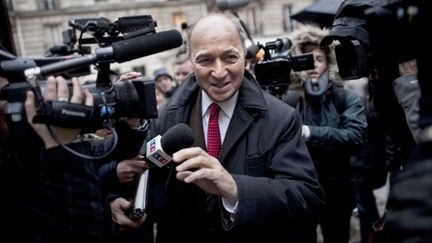 Laurent Fabius arrive au siège du PS, le 11 janvier 2011. (AFP - Fred Dufour)