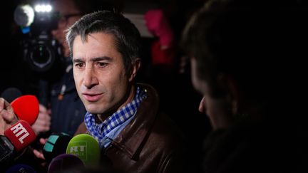 François Ruffin s'exprime face à la presse, à Paris, le 29 novembre 2018.&nbsp; (STR / AFP)