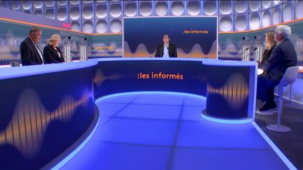 Victor Matet présente les informés de franceinfo (Radiofrance)