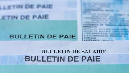 Environ 230 000 fonctionnaires seront augmentés de 6 centimes brut au 1er novembre pour éviter d'être payés sous le smic