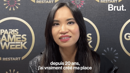 Elle a fait sa première compétition de jeu vidéo à l’âge de 9 ans. Aujourd’hui elle détient 67 podiums inscrits dans le Guinness World Records. Brut a rencontré Kayane, joueuse professionnelle de jeux de combat, à la Paris Games Week. (BRUT / FRANCEINFO)