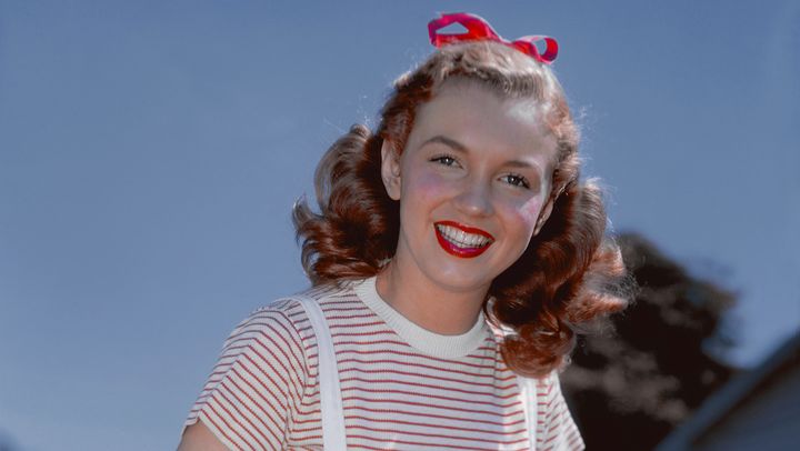 La jeune Norma Jeane Mortenson en 1946 à Los Angeles, Californie, aux États-Unis. (DONALDSON COLLECTION / MICHAEL OCHS ARCHIVES)