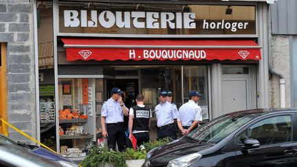 La bijouterie de Monique Bouquignaud, o&ugrave; elle a &eacute;t&eacute; agress&eacute;e, deux ans apr&egrave;s la mort de son mari dans des circonstances similaires, le 20 juin 2013 &agrave; Cambrai (Nord). (DIDIER CRASNAULT / MAXPPP)