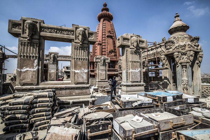 Les travaux en cours au palais du baron Empain, au Caire (18 août 2019) (KHALED DESOUKI / AFP)