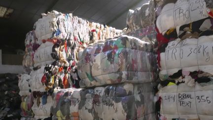 Recyclage : face aux montagnes de textiles, une nouvelle technologie (France 2)