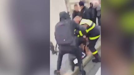 Tours : quatre pompiers agressés dans une manifestation qui dégénère (FRANCE 2)