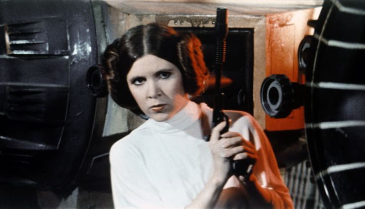 Carrie Fischer interprétant la Princesse Leïa dans Star Wars : Un nouvel espoir. (LUCASFILM / TWENTIETH CENTURY FO)