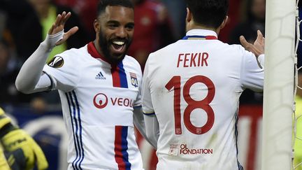 Laczette et Fékir veulent frapper un grand coup contre l'AS Roma. (JEAN-PHILIPPE KSIAZEK / AFP)