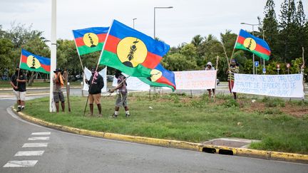 Des partisans indépendantistes, à Nouméa, le 22 juin 2024. (DELPHINE MAYEUR / AFP)