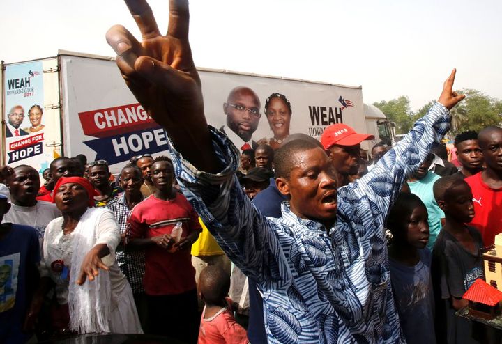 Aussitôt après l'annonce de sa victoire, les supporters de George Weah ont envahi les rues de la capitale, Monrovia . (Photo Reuters/Thierry Gouegnon  )