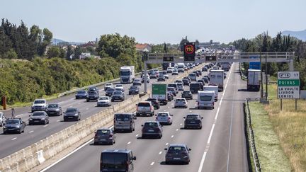 Des automobilistes sur l'autoroute A7 (photo d'illustration). (CAROLINE PAUX / HANS LUCAS VIA AFP)