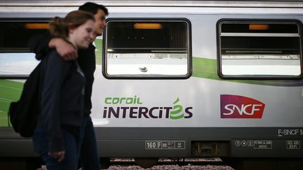 Un Intercit&eacute;s dans la gare Saint-Jean de Bordeaux (Gironde), le 26 mai 2015. (MAXPPP)