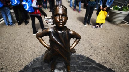 La statue "the Fearless girl", New York, Etats-Unis, le 12 avril 2017
 (Jewel SAMAD / AFP)