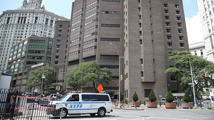 Le Centre correctionnel de Manhattan, où Jeffrey Epstein a été retrouvé mort, à New-York aux Etats-Unis, le 10 août 2019 (ATILGAN OZDIL / ANADOLU AGENCY)