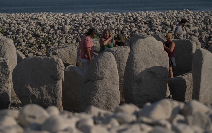 Les menhirs engloutis de Valdecañas (Estrémadure) sont réapparus à cause de la sécheresse (25 août 2022) (PIERRE-PHILIPPE MARCOU / AFP)