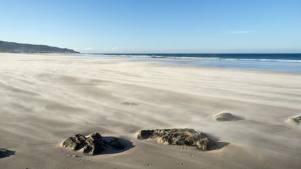 Une plage entre&nbsp;Barbate and Zahara de los Atunes (Espagne), le 17 mai 2015. (LOUISE MURRAY / ROBERT HARDING PREMIUM / AFP)