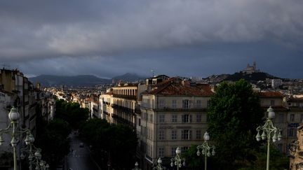 Il y a plus de 400&nbsp;bureaux de votes à Marseille, soit autant de lieu à surveiller.&nbsp; (CHRISTOPHE SIMON / AFP)