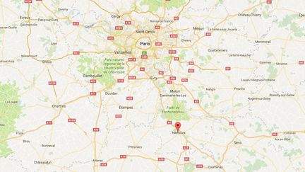 Trois fonctionnaires du commissariat de Nemours ont été blessés alors qu'ils essayaient d'arrêter les occupants d'une voiture volée à&nbsp;Saint-Pierre-lès-Nemours&nbsp;(Seine-et-Marne).&nbsp; (GOOGLE MAPS / FRANCETV INFO)