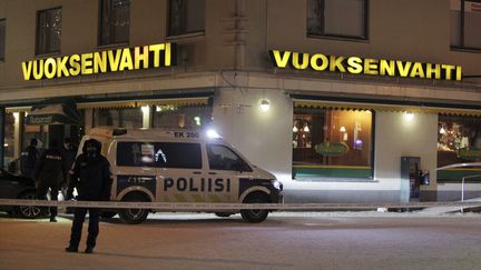 Le restaurant devant lequelle une élue et deux journalistes ont été tuées à Imatra, en Finlande, le 4 décembre 2016.&nbsp; (LAURI HEINO / LEHTIKUVA / AFP)