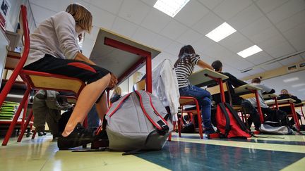 Des &eacute;l&egrave;ves de 4e, dans un coll&egrave;ge de Faches-Thumesnil (Nord), le 2 septembre 2009. (PHILIPPE HUGUEN / AFP)