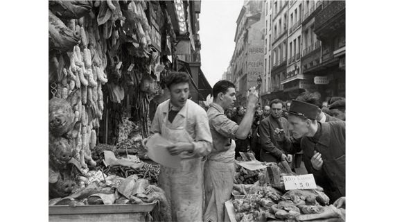 "34, rue Montorgueil", 1953. (ROBERT DOISNEAU)