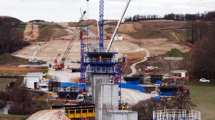 Le chantier de la LGV Tours-Bordeaux, &agrave; Roullet-Saint-Estephe, le 4 f&eacute;vrier 2013. (PIERRE DUFFOUR / AFP)