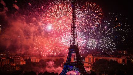 La Tour Eiffel et le feu d'artifice du 14 juillet 2018 à Paris.
 (Lucas Barioulet / AFP)