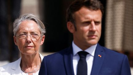 Elisabeth Borne et Emmanuel Macron lors des commémorations du 18-Juin 1940, le 18 juin 2022, à Suresnes (Hauts-de-Seine).&nbsp; (GONZALO FUENTES / AFP)