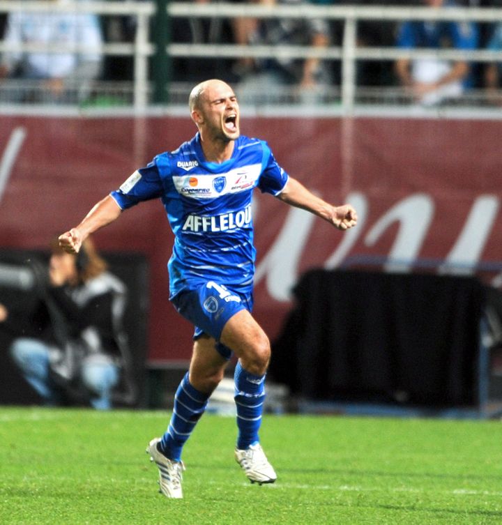 Benjamin Nivet lors du match opposant Troyes à l'Olympique de Marseille, au stade de l'Aube à Troyes, le 21 octobre 2012. (DENIS CHARLET / AFP)