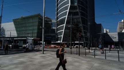 Le quartier de la Part-Dieu à Lyon, dans le Rhône, où sont attendues des fortes températures pour la journée du dimanche 20 août 2023. (NICOLAS LIPONNE / HANS LUCAS / AFP)