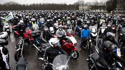 Des motards en colère manifestent contre la limitation à 80 km/h à Paris, le 3 février 2018. (MAXPPP)